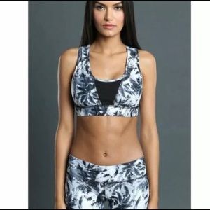 Noli Yoga Sports Bra Size M